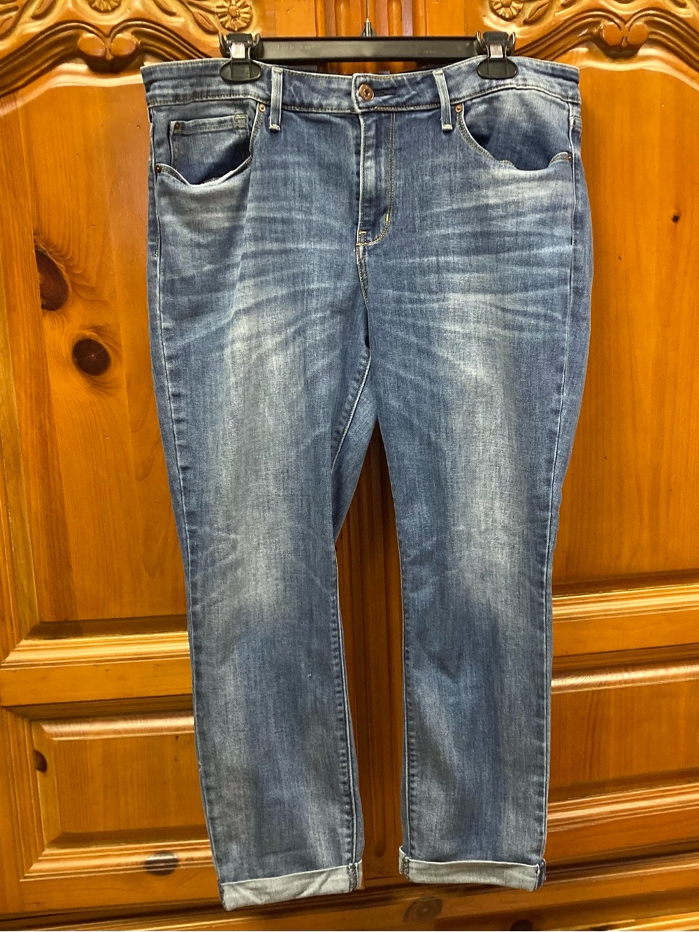 Levi Strauss Signature Modern Slim Cuffed Jeans Women’s Size 18 W34 Medium Wash